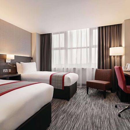 Hotel Ramada By Wyndham Leeds East Exterior foto