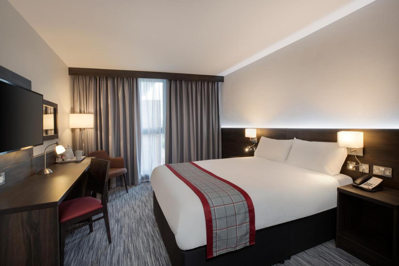 Hotel Ramada By Wyndham Leeds East Exterior foto