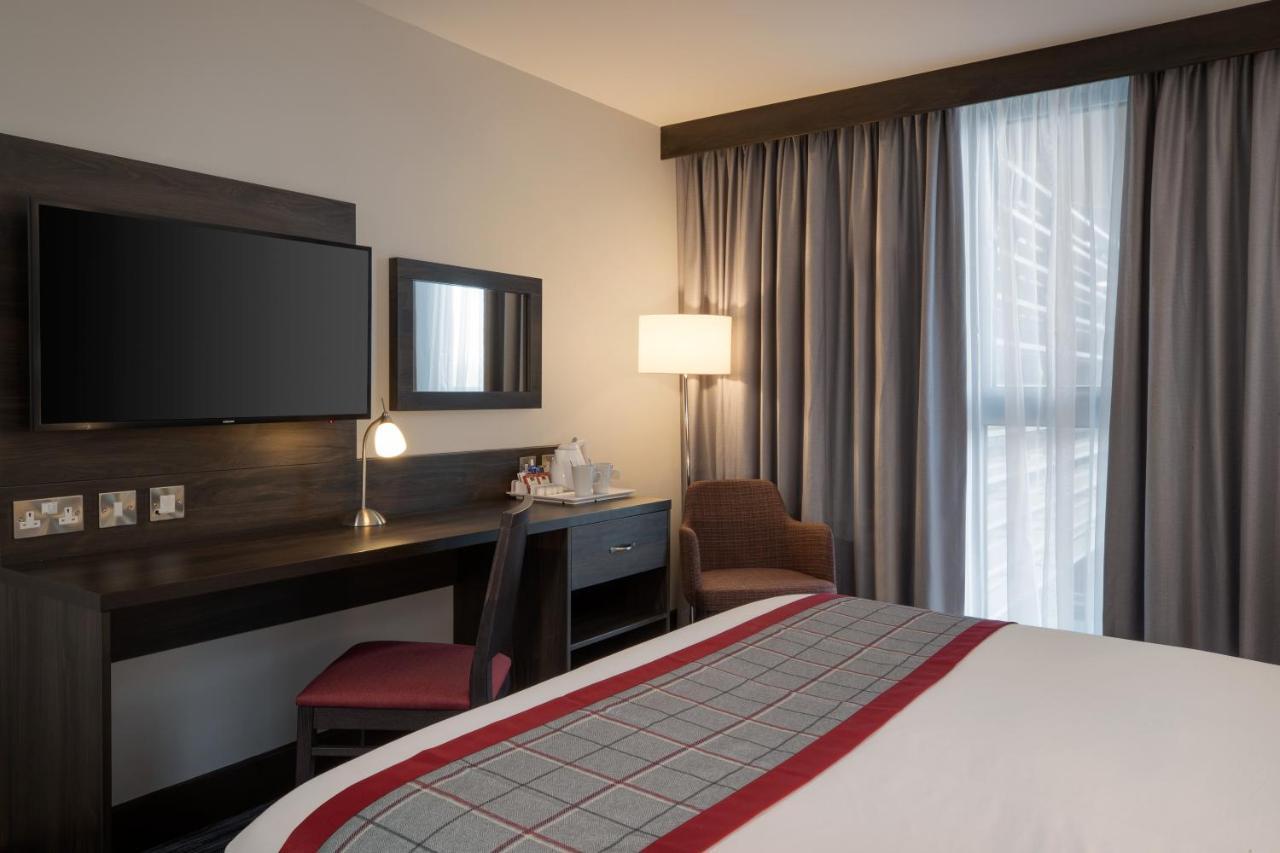Hotel Ramada By Wyndham Leeds East Exterior foto