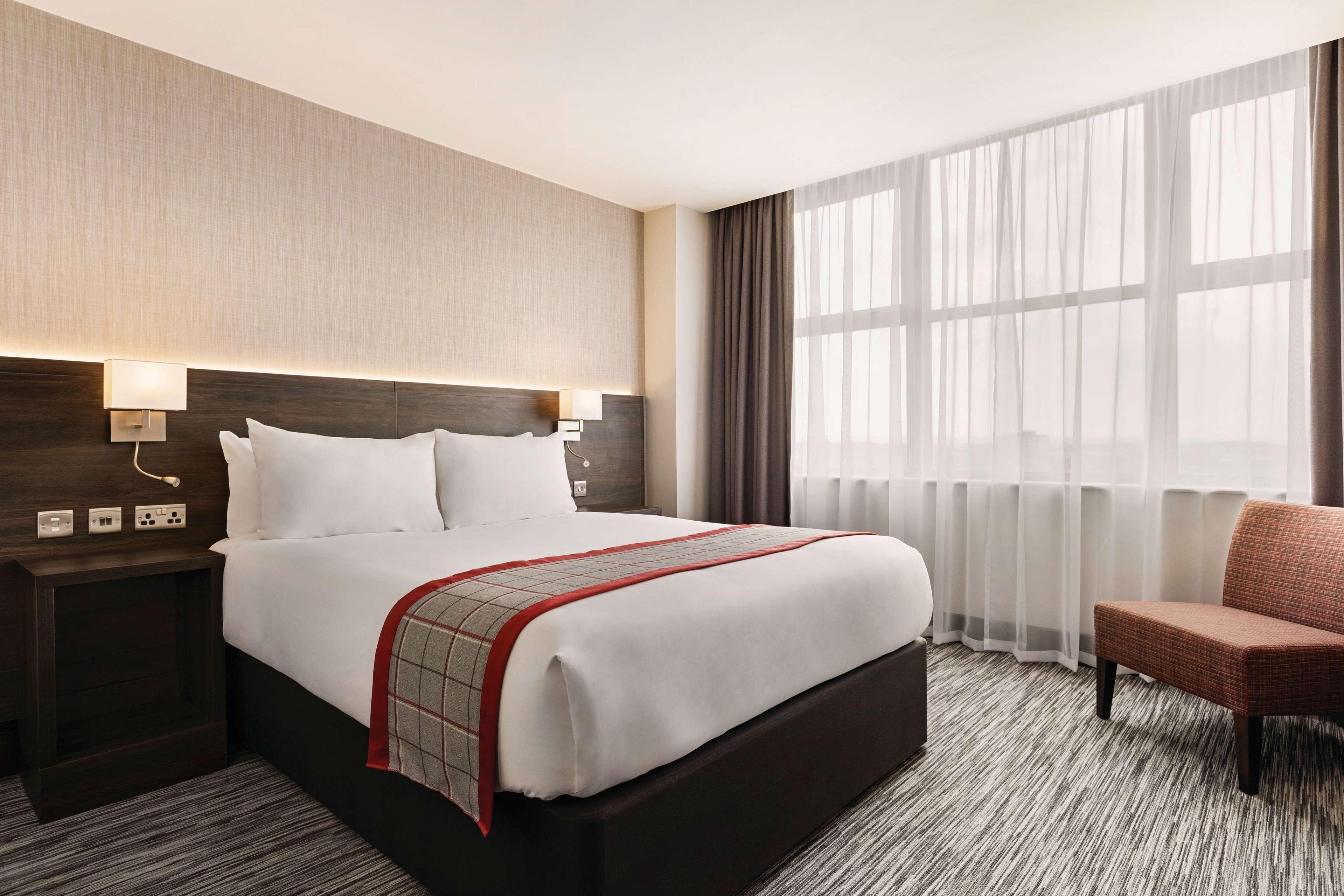Hotel Ramada By Wyndham Leeds East Exterior foto